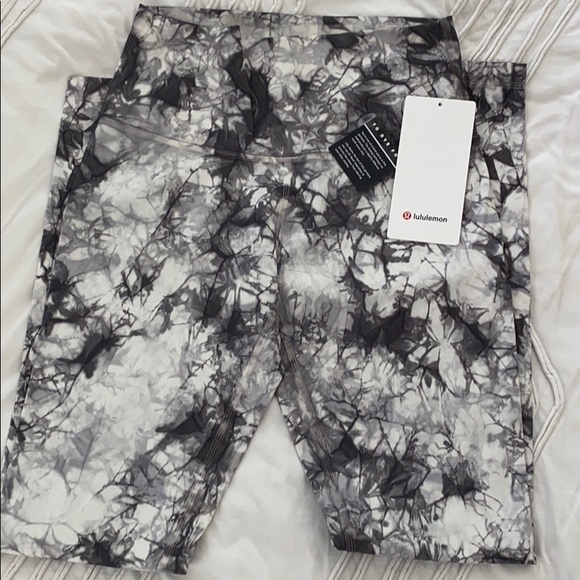 lululemon athletica Pants - Lululemon Wunder Under Leggings